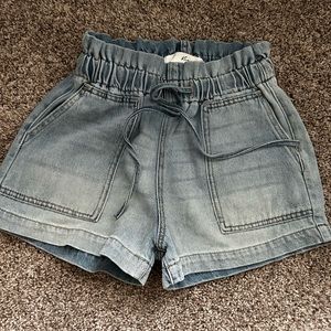 Vici Denim Cinched Waste Shorts. Size XS
